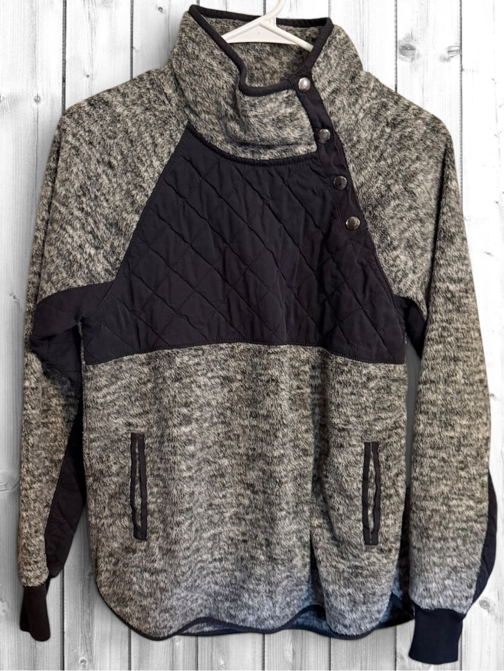 🌼Abercrombie & Fitch Gray Heather Pullover with Black Quilted Panel